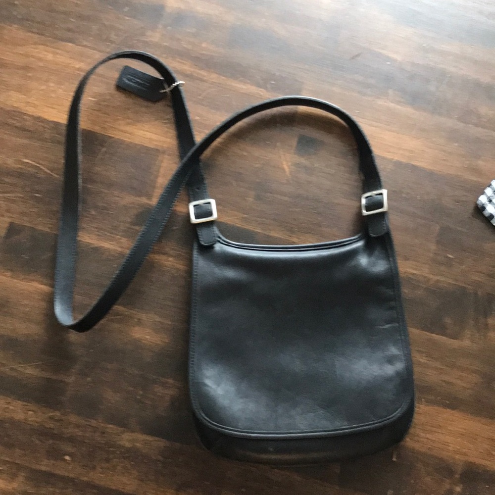 Vintage Coach, black leather, crossbody bag! ❤️